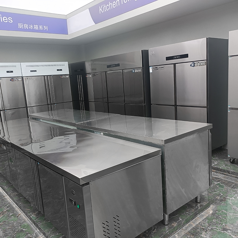 Zweitüriger Küchenkühlschrank aus Edelstahl Zweitüriger Küchenkühlschrank aus Edelstahl