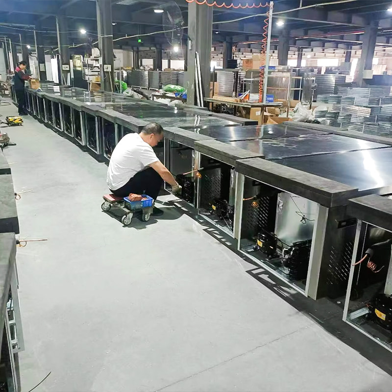 Flacher, 1,8 m langer, luftgekühlter Küchenschrank Flacher, 1,8 m langer, luftgekühlter Küchenschrank