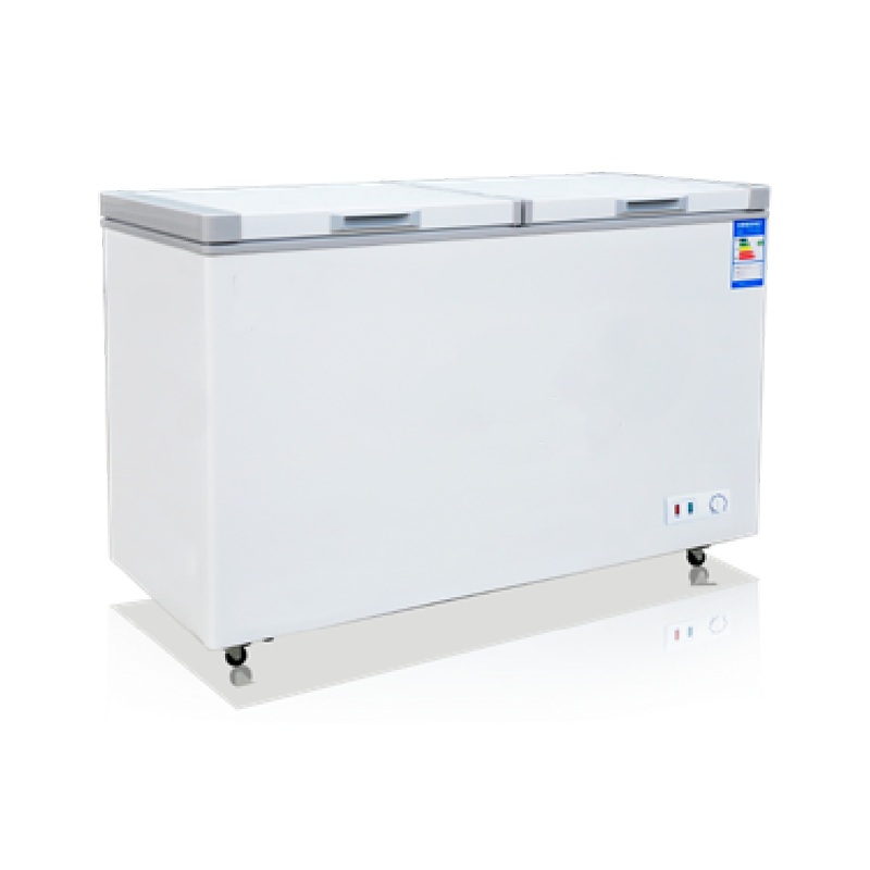 Gefriertruhe mit flachem Boden und Öffnung von oben